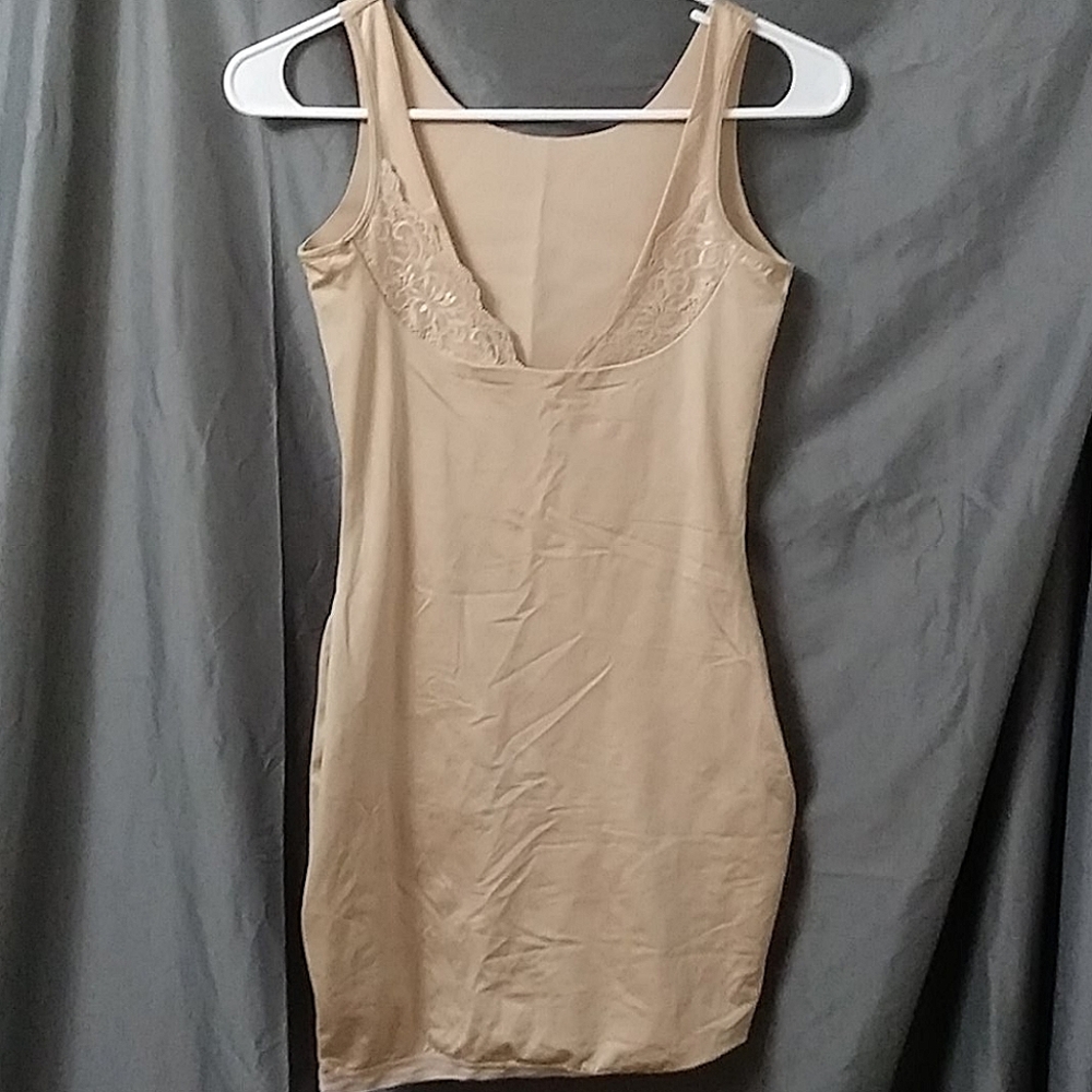 Maiden Form ~ S ~ Cream Body Shaper